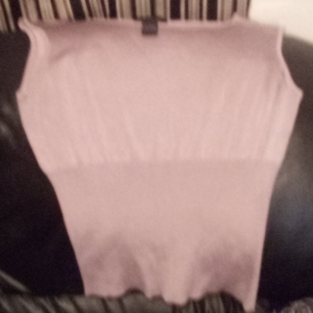 Sleeveless shell top
